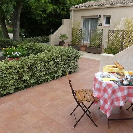 D'hotes La Gardie 3* Vias