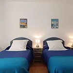 D'hotes La Gardie فندق مبيت وإفطار فيا