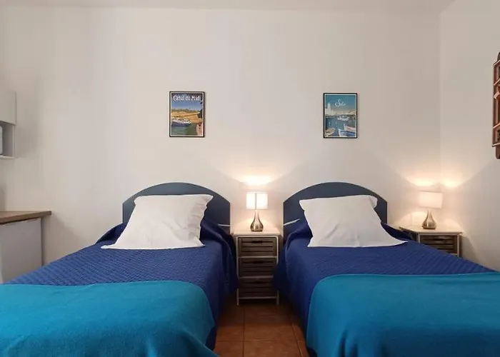 D'hotes La Gardie Bed and Breakfast Vias